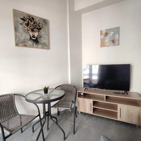 Johnny's Garitsa Pearl Near Bay, & Airport Διαμέρισμα *